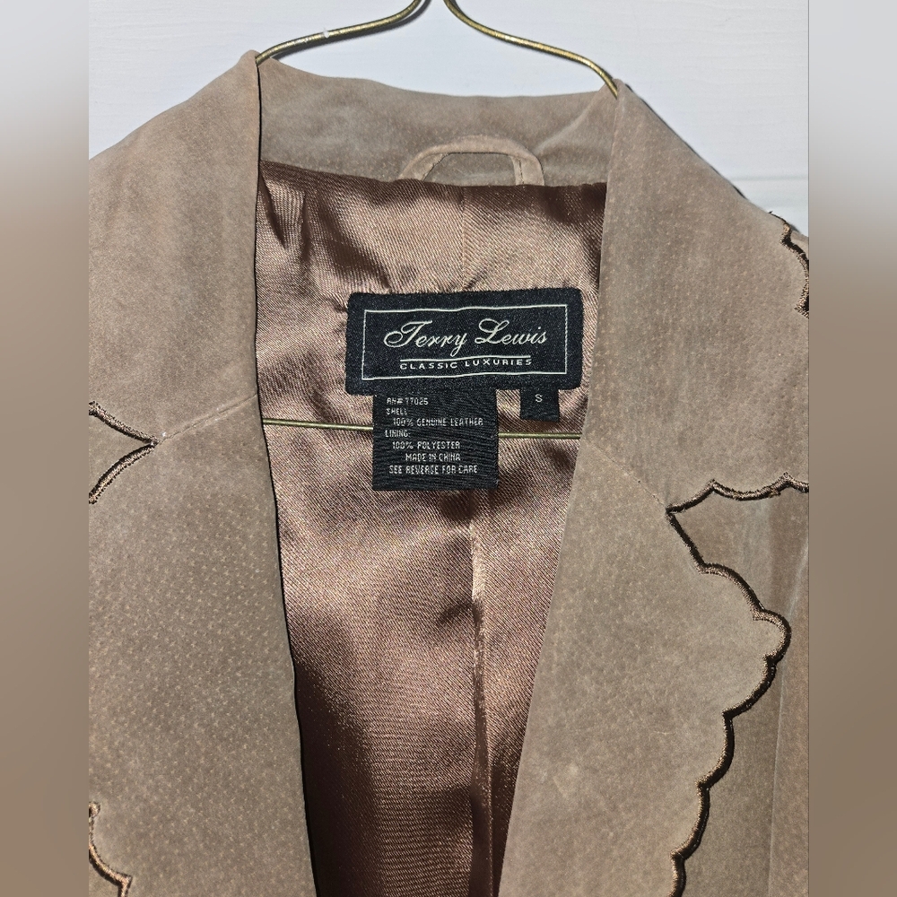 Terry Lewis Tan Suede Leather Jacket With Scallop Trim Small - Picture 2 of 9